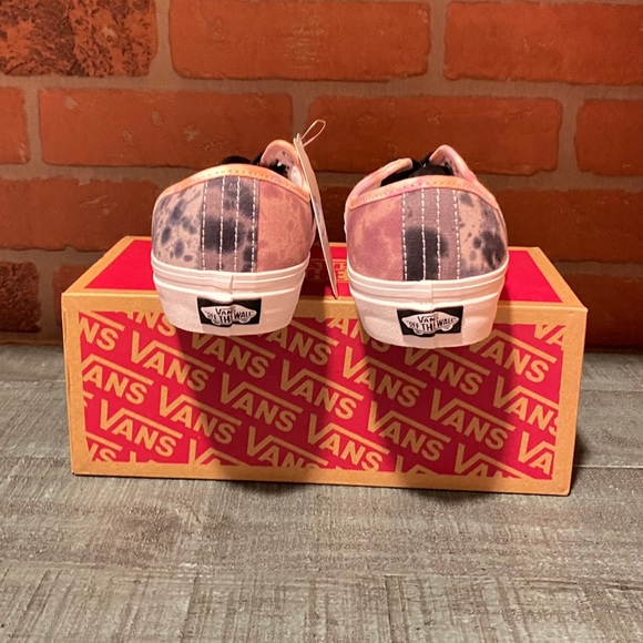 VANS - Picture 4 of 7